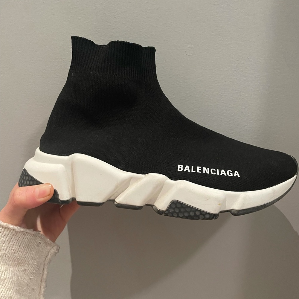 Balenciaga speedrunners size 36